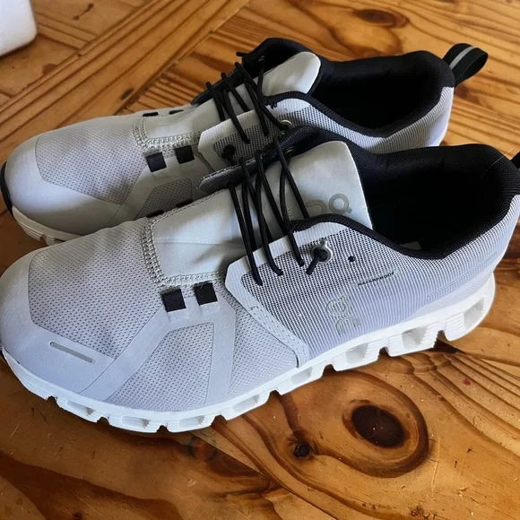 On Running Cloud 5 Waterproof
Glacier Grey White (Women's) NWOT - Picture 2 of 10